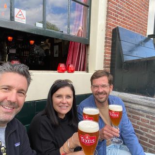 A family with Dennis on a bridge over an Amsterdam canal