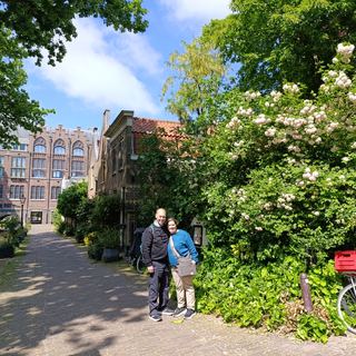 A small group with Dennis in front of a historic Amsterdam house