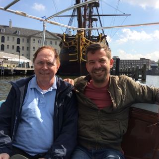 Guests with Dennis by the water in Amsterdam Noord