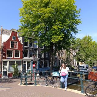 Guests with Dennis by the water in Amsterdam Noord