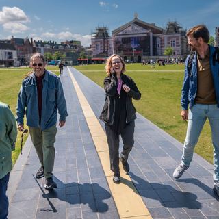 Guests walking with Dennis along an Amsterdam canal