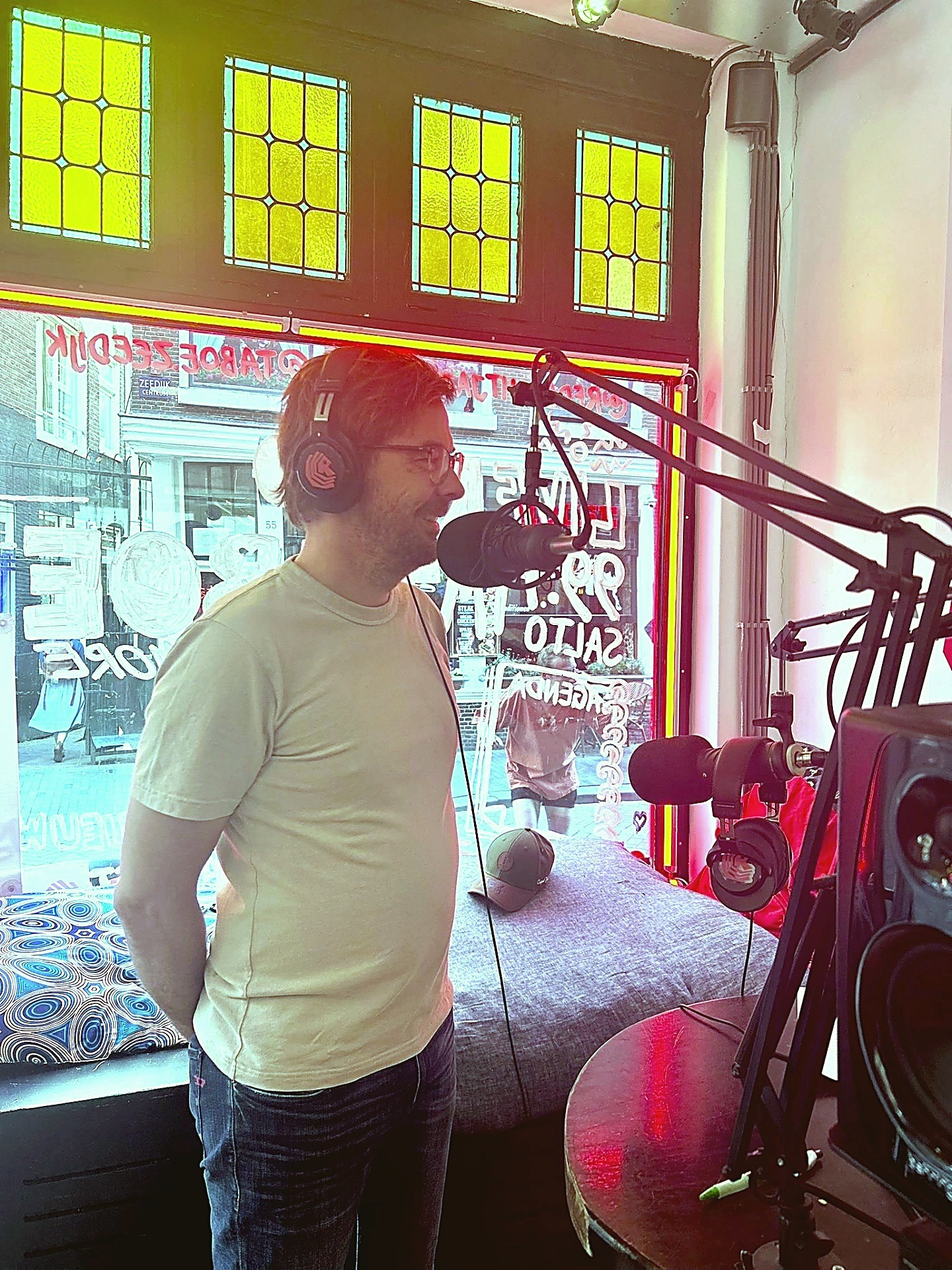Dennis Gerrits being interviewed live at Studio Zeedijk, Amsterdam